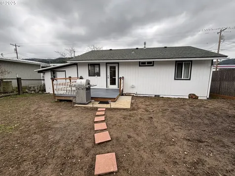 1124 N Old Pacific Highway Myrtle Creek OR 97457