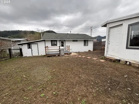 1124 N Old Pacific Highway Myrtle Creek OR 97457