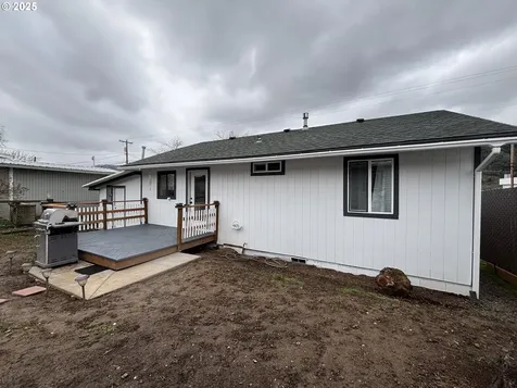 1124 N Old Pacific Highway Myrtle Creek OR 97457