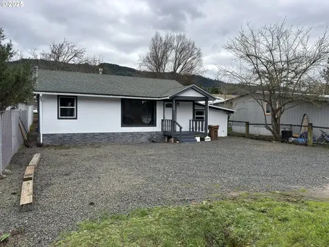1124 N Old Pacific Highway Myrtle Creek OR 97457