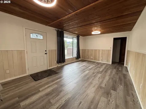 1124 N Old Pacific Highway Myrtle Creek OR 97457