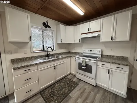 1124 N Old Pacific Highway Myrtle Creek OR 97457
