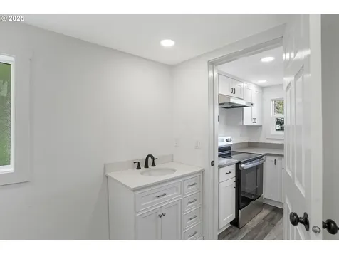 521 Piedmont Avenue NW Salem OR 97304
