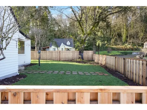 521 Piedmont Avenue NW Salem OR 97304