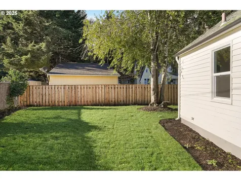 521 Piedmont Avenue NW Salem OR 97304