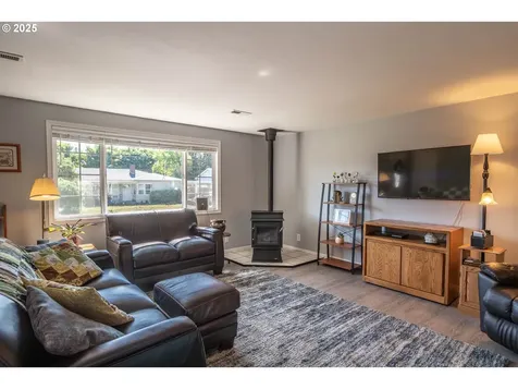 962 NW Keasey Street Roseburg OR 97471