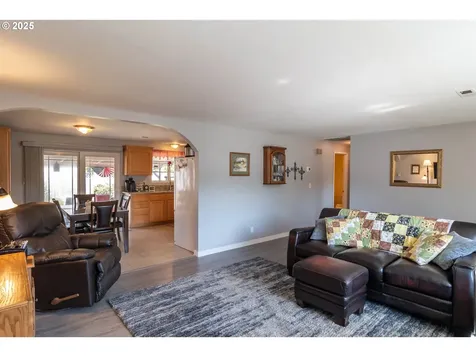 962 NW Keasey Street Roseburg OR 97471