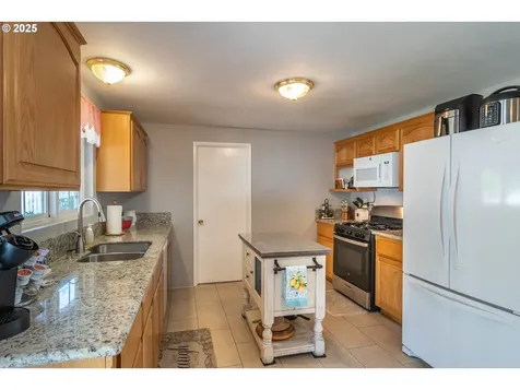 962 NW Keasey Street Roseburg OR 97471
