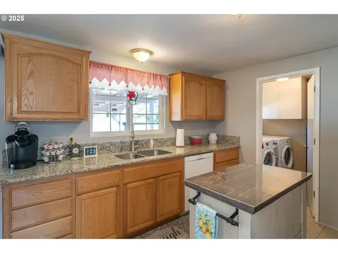 962 NW Keasey Street Roseburg OR 97471