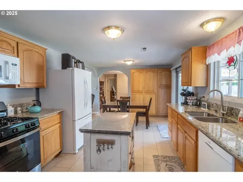 962 NW Keasey Street Roseburg OR 97471