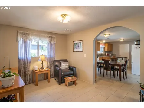 962 NW Keasey Street Roseburg OR 97471