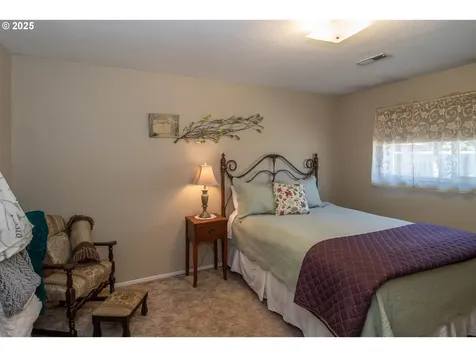 962 NW Keasey Street Roseburg OR 97471