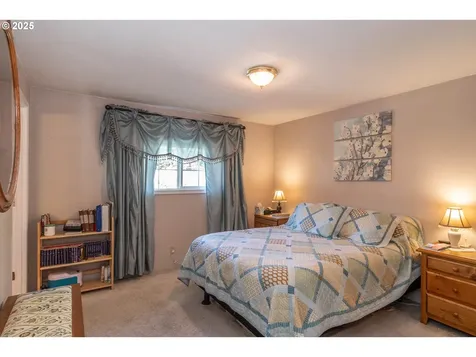 962 NW Keasey Street Roseburg OR 97471