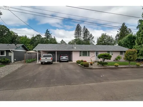 962 NW Keasey Street Roseburg OR 97471