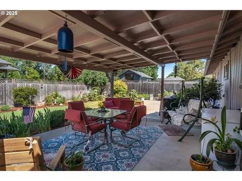 962 NW Keasey Street Roseburg OR 97471