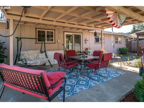 962 NW Keasey Street Roseburg OR 97471