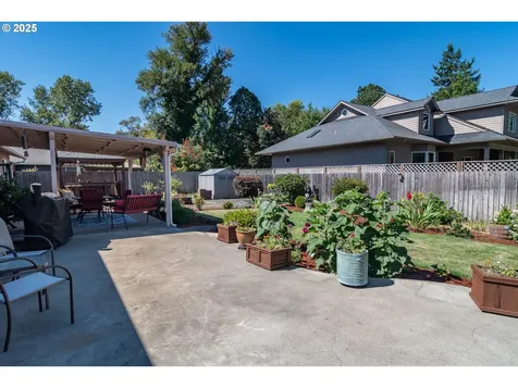 962 NW Keasey Street Roseburg OR 97471