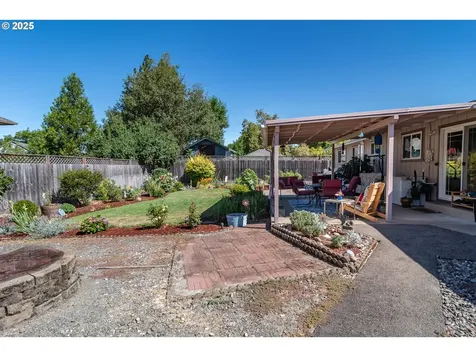 962 NW Keasey Street Roseburg OR 97471