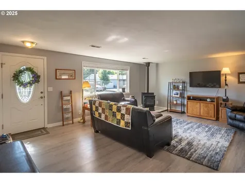 962 NW Keasey Street Roseburg OR 97471