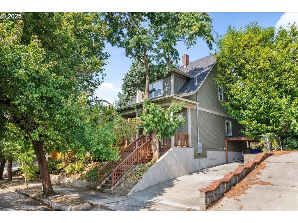 917 NE Skidmore Street Portland OR 97211