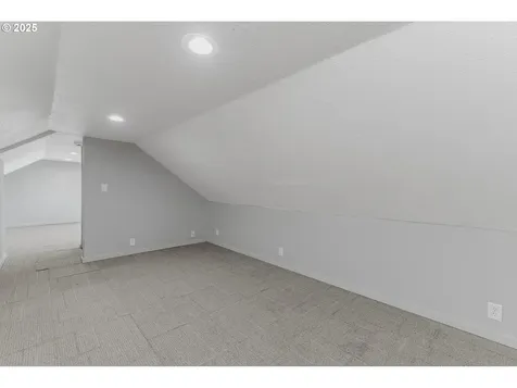 320 NE 117th Avenue Portland OR 97220