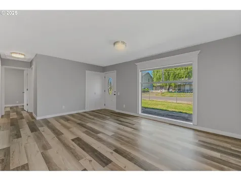320 NE 117th Avenue Portland OR 97220