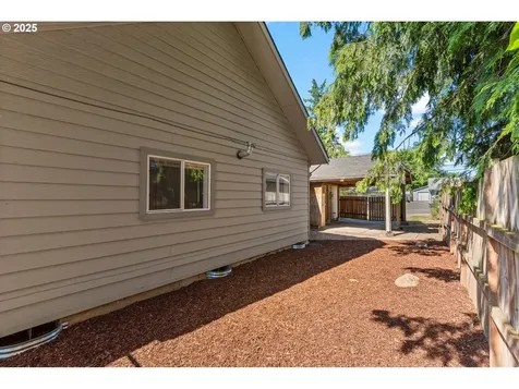 320 NE 117th Avenue Portland OR 97220