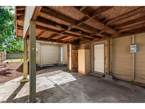 320 NE 117th Avenue Portland OR 97220