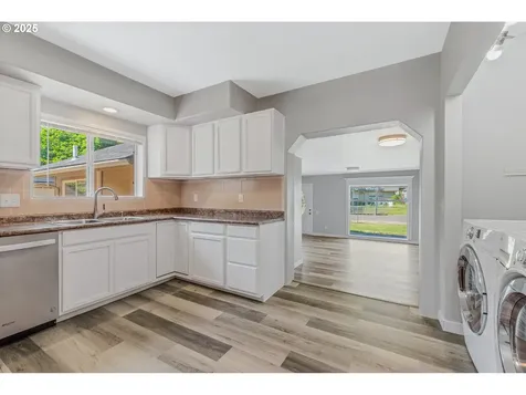 320 NE 117th Avenue Portland OR 97220