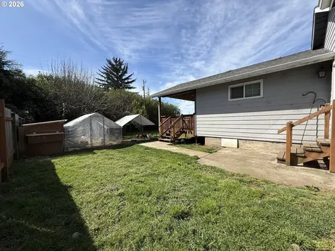 515 Memory Lane Brookings OR 97415