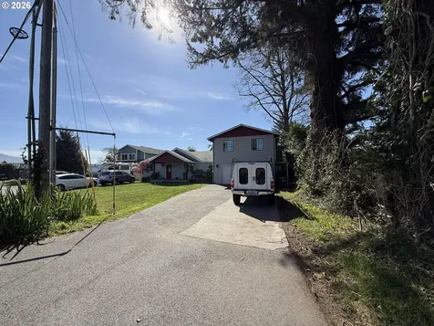 515 Memory Lane Brookings OR 97415