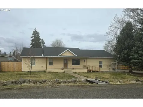 1100 Bryan Street Cove OR 97824