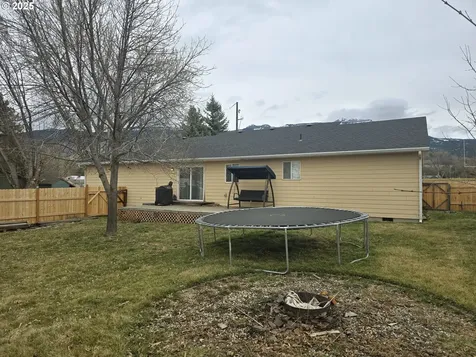 1100 Bryan Street Cove OR 97824