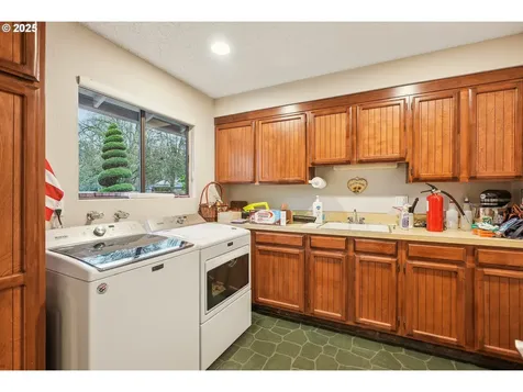 15780 SW Oakhill Lane Portland OR 97224