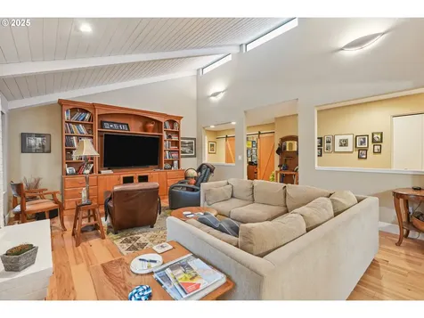 15780 SW Oakhill Lane Portland OR 97224