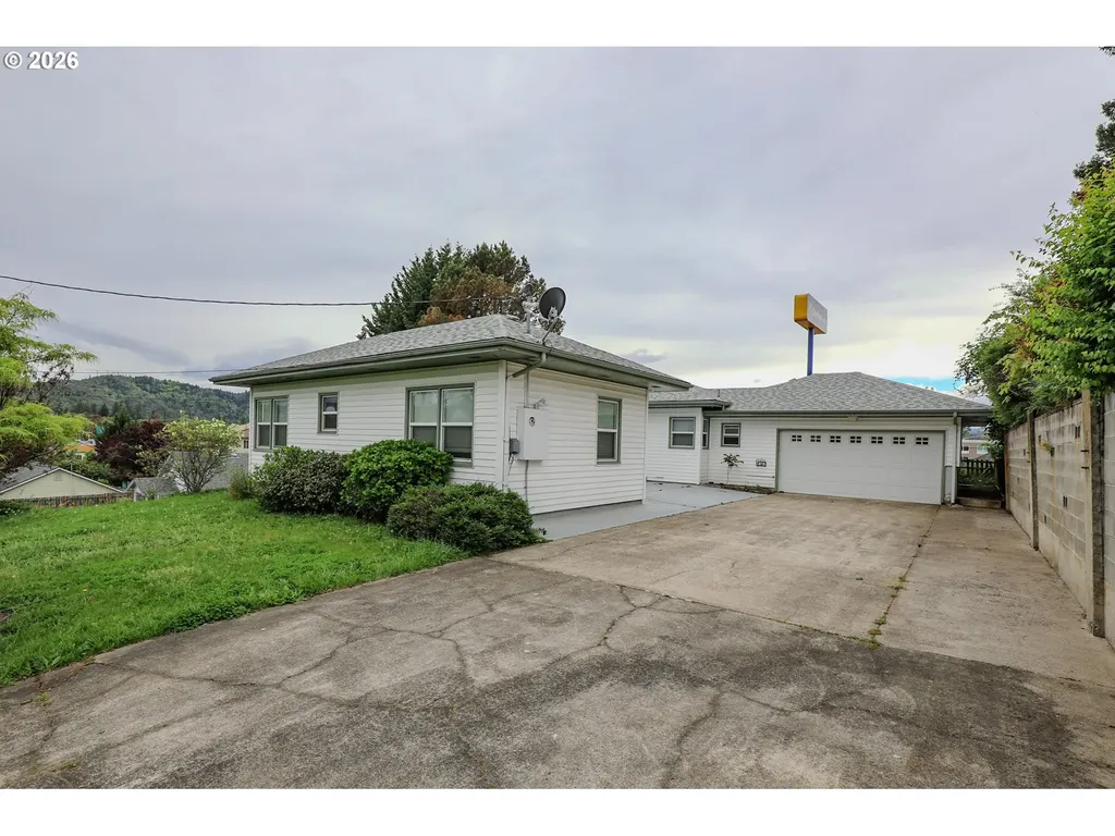 1528 NW Eden Street Roseburg OR 97470