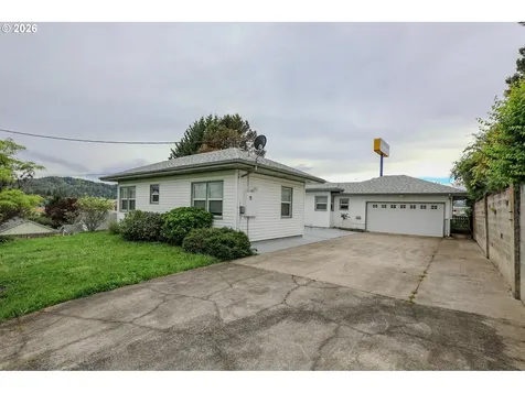 1528 NW Eden Street Roseburg OR 97470