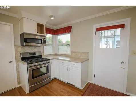 1528 NW Eden Street Roseburg OR 97470