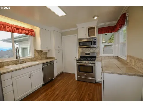 1528 NW Eden Street Roseburg OR 97470