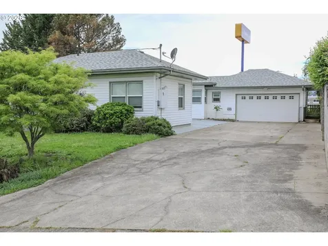 1528 NW Eden Street Roseburg OR 97470