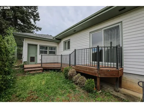 1528 NW Eden Street Roseburg OR 97470
