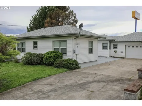 1528 NW Eden Street Roseburg OR 97470