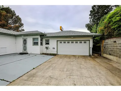 1528 NW Eden Street Roseburg OR 97470