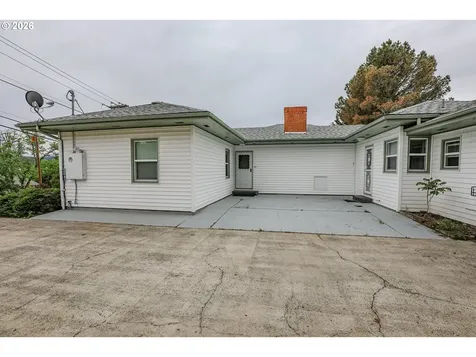 1528 NW Eden Street Roseburg OR 97470