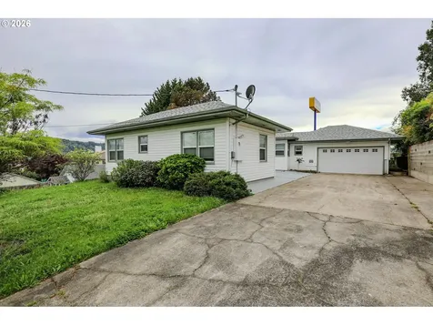1528 NW Eden Street Roseburg OR 97470