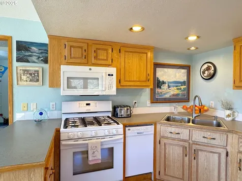 19921 Whaleshead Road Brookings OR 97415
