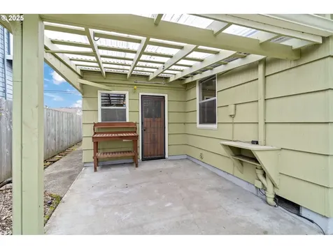5525 N Hudson Street Portland OR 97203