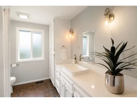 2550 W 23rd Avenue Eugene OR 97405