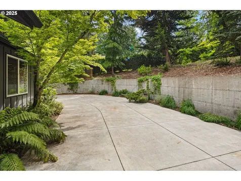 2550 W 23rd Avenue Eugene OR 97405