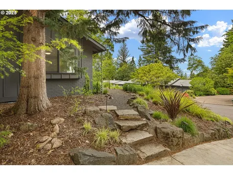2550 W 23rd Avenue Eugene OR 97405